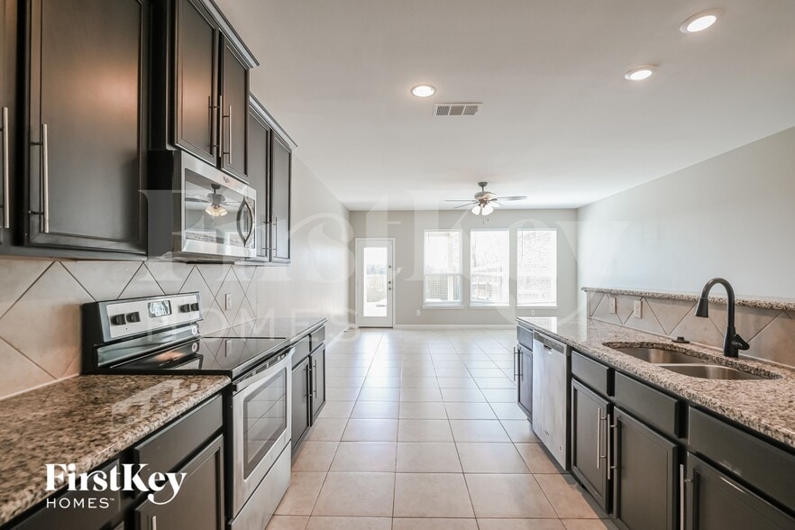 Building Photo - 710 Shady Meadow Ln