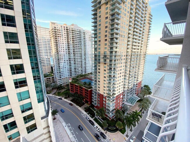 Building Photo - 1200 Brickell Bay Dr