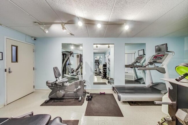 Building Photo - 2 bedroom in Chicago IL 60613