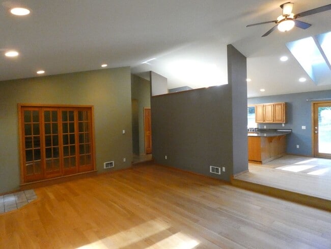 Building Photo - APPLICATION PENDING - *PNW Delight**