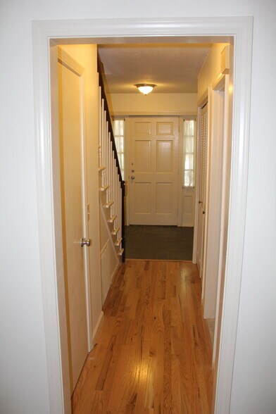 Hallway - 45 Tunxis Vlg