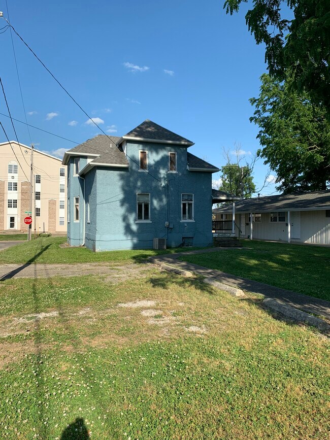 Building Photo - 1302 4th St