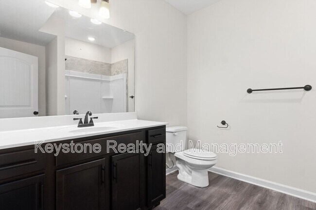 Building Photo - 212-B-212 E Johnson Cir