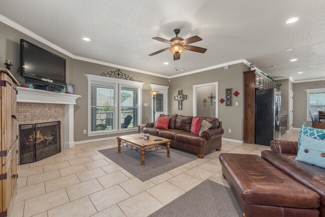 Building Photo - 131 Roucourt Loop