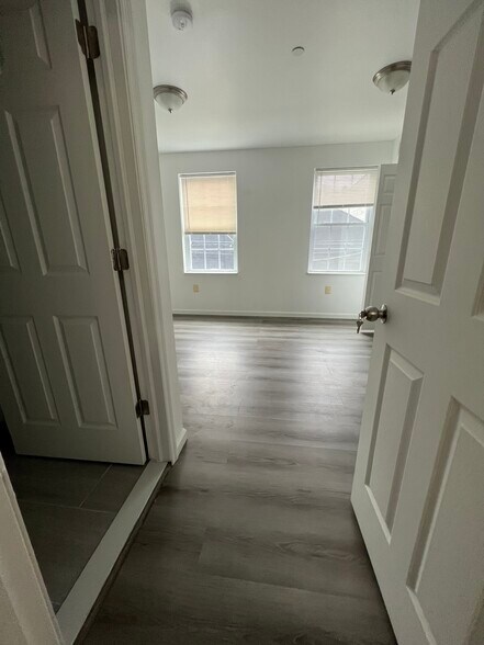 Building Photo - 1025 Buttonwood St