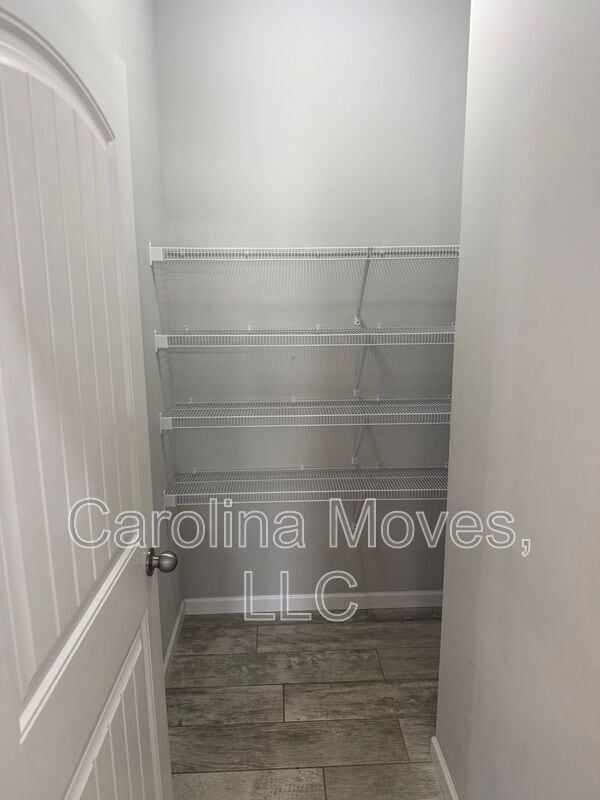 Building Photo - 105 Bismark Dr