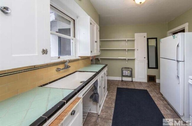 Building Photo - 308 College Ct