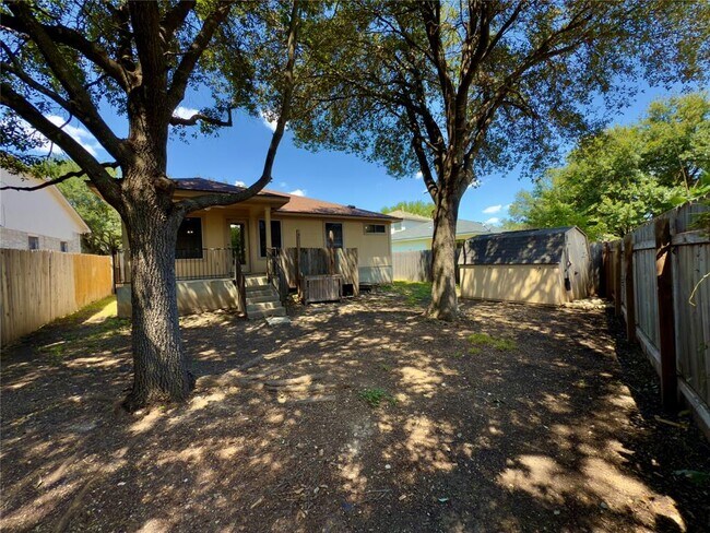 Building Photo - 1030 Moser River Dr