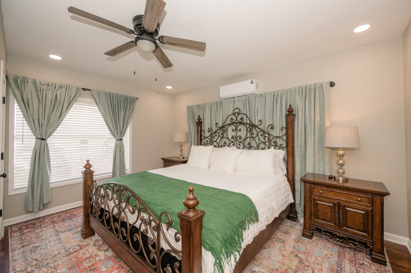 Building Photo - 611 W Houston St