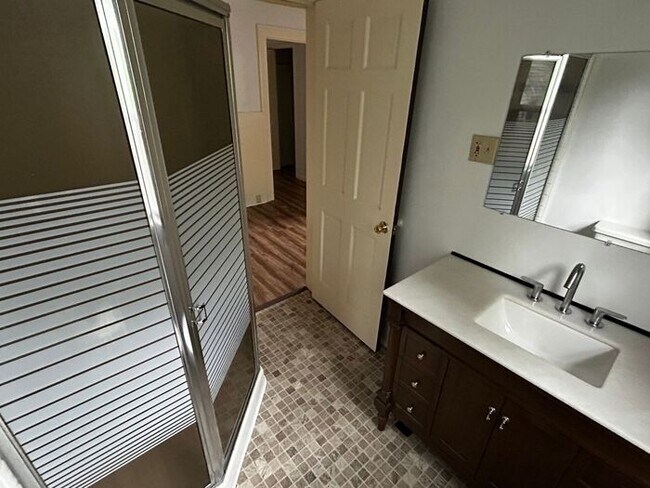 Building Photo - Updated 2-3 bed HOUSE in Fort Thomas