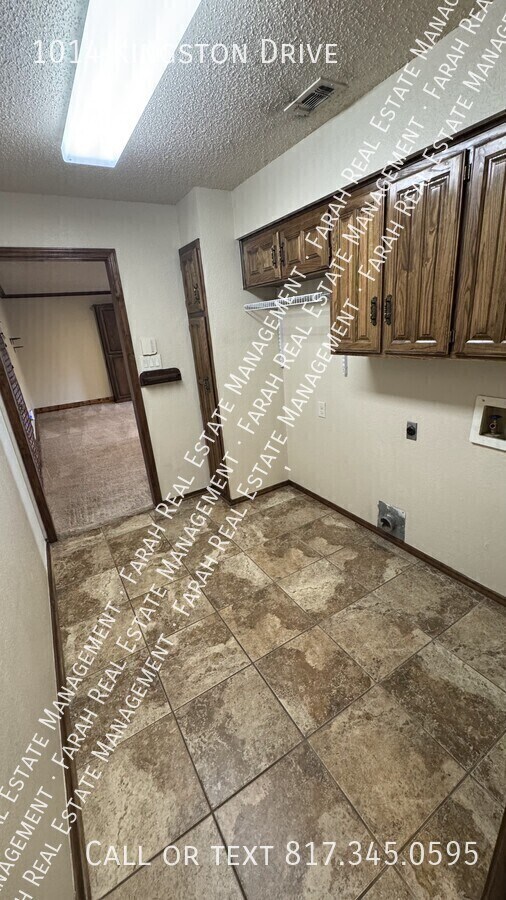 Building Photo - 1014 Kingston Dr