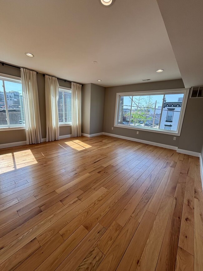 Building Photo - Gorgeous 4 Bedroom house with Three Roof-D...