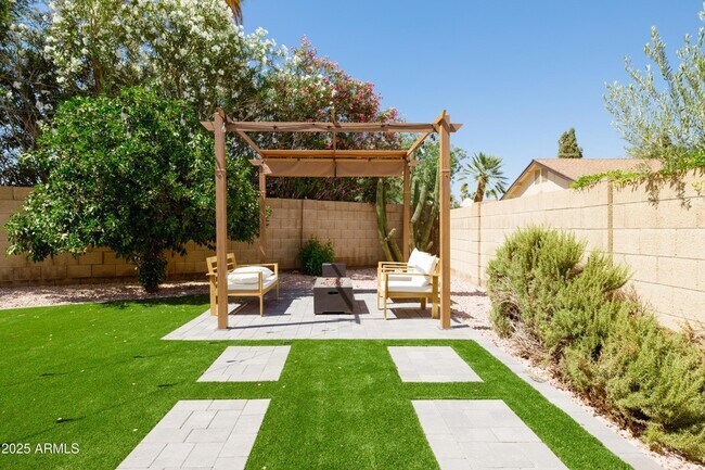 Building Photo - 5226 E Kathleen Rd