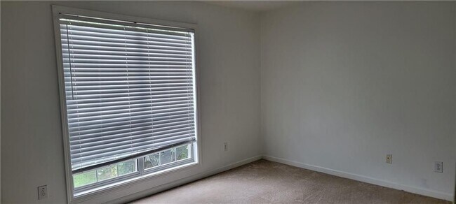 Building Photo - 3748 Jackson Bluff Dr