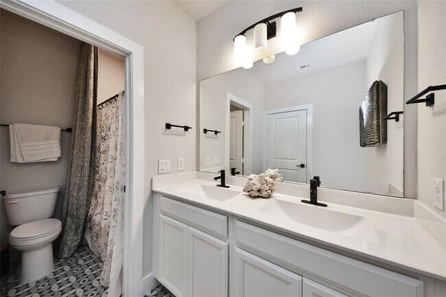 Building Photo - 1707 Summerlyn Ter Dr