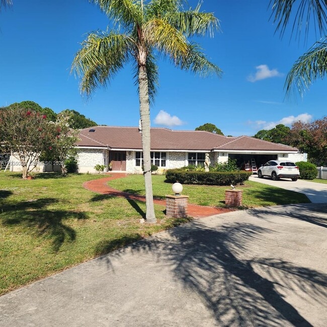Building Photo - 6101 Palmetto Dr