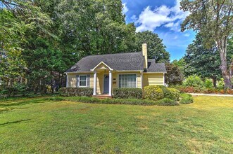 Building Photo - Cottage Home in Plaza Midwood 2Bd/1Bth wit...