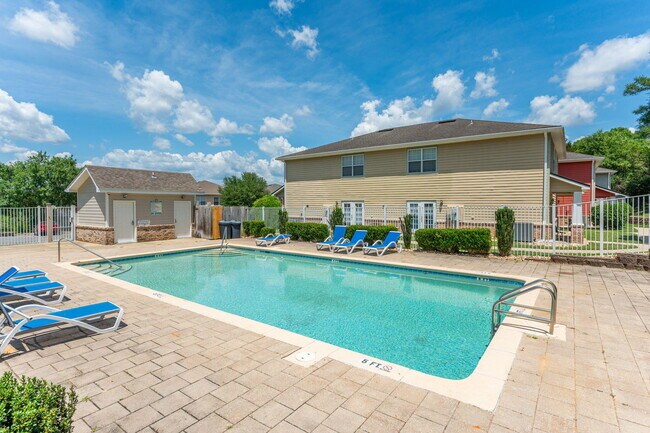 Building Photo - 406 Arbor Lake Dr