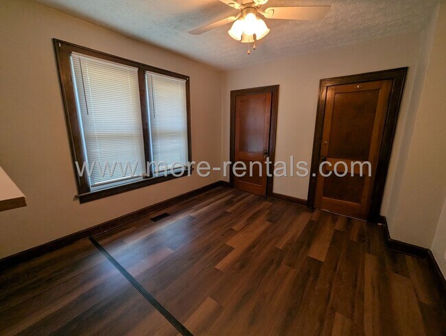 Building Photo - 392 Collingwood Ave