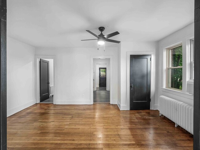 Building Photo - AVAILABLE JULY 1ST!! FULLY RENOVATED 1 BED...