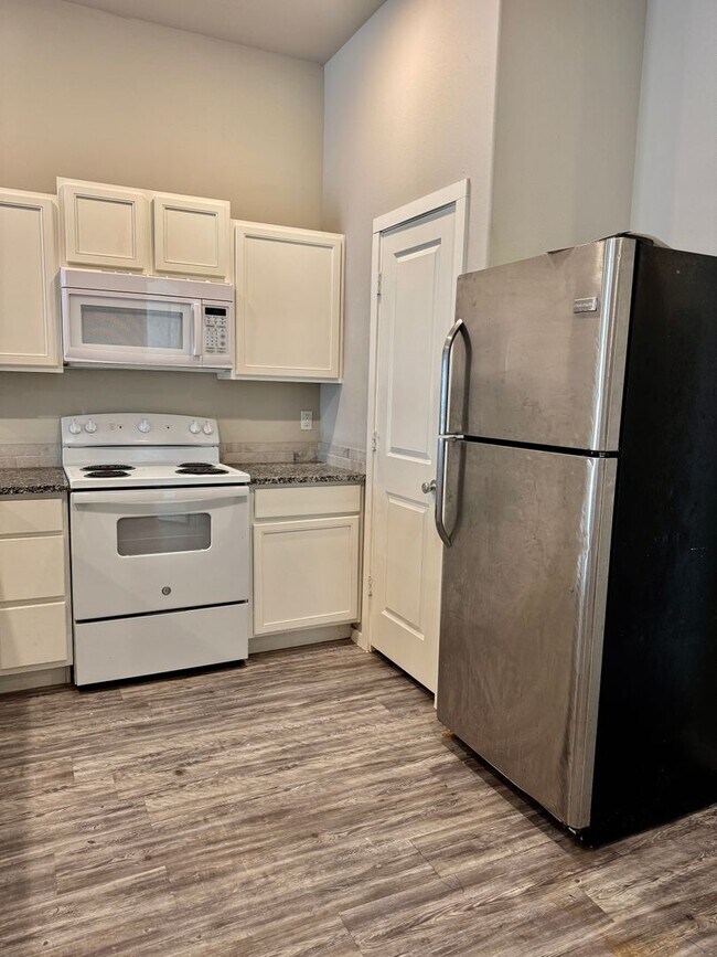 Building Photo - 2121 N Avenue J