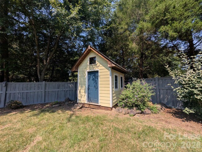 Building Photo - 8348 Rocky River Rd