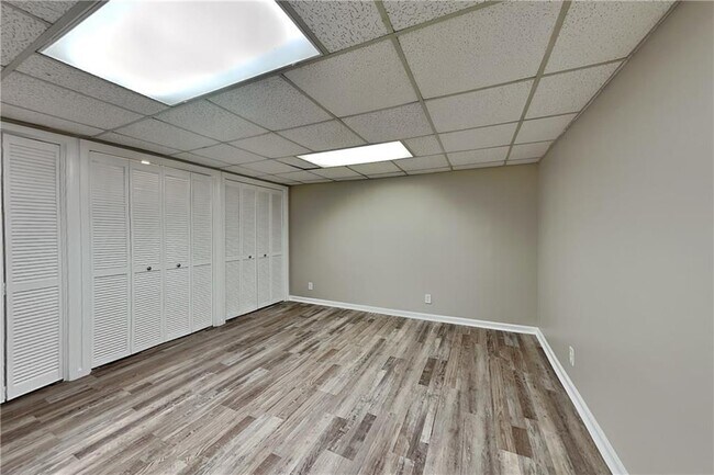 Building Photo - 220 Sabrina Ct