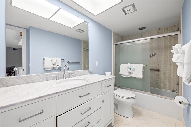 Building Photo - 5220 Brittany Dr S