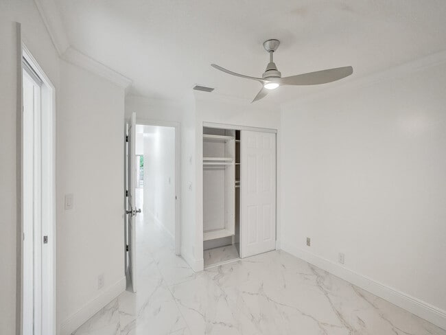 Building Photo - 762 Crescent Way