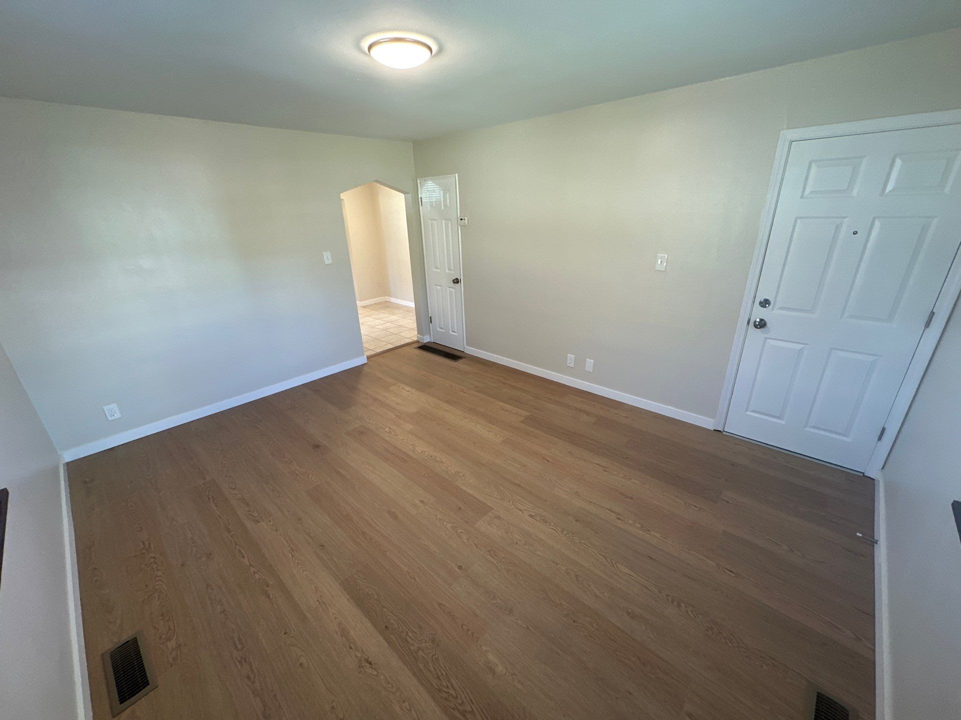 Building Photo - 211 E Orchard Ave