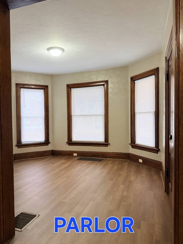 Building Photo - 1023 W 21st St