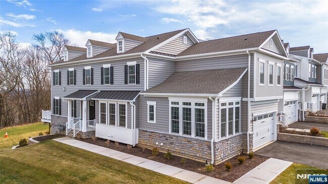 Building Photo - 37 Hillandale Dr