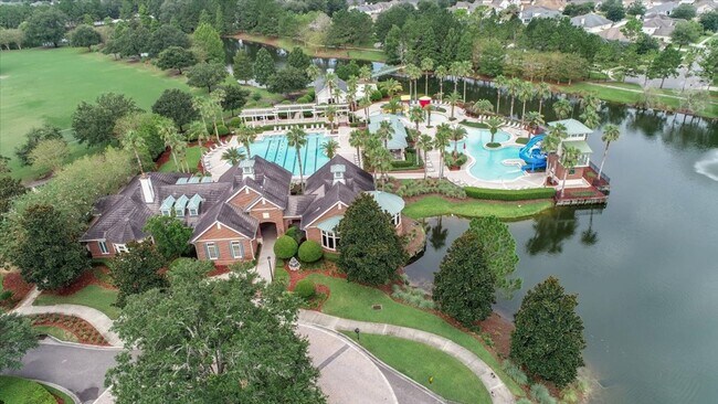 Building Photo - Large 2/2 in highly desirable The Cottages...