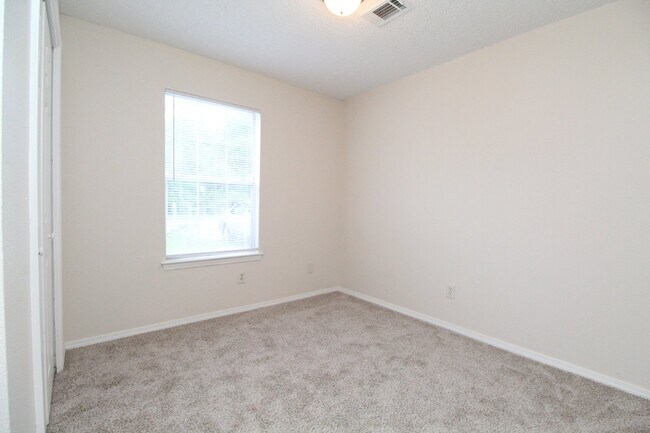 Building Photo - 2BR/2BA End Unit in West Pensacola – Pet F...