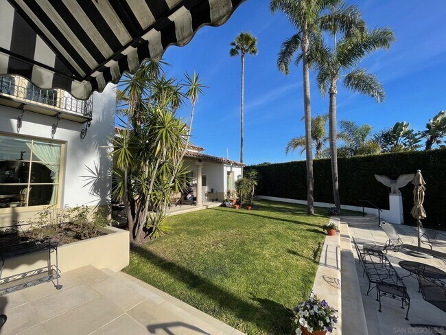 Building Photo - 6692 La Jolla Scenic S Dr