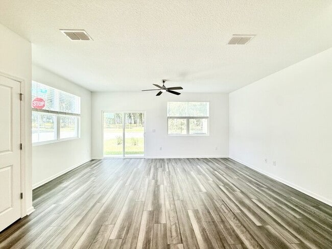 Building Photo - 38057 Elby Ln