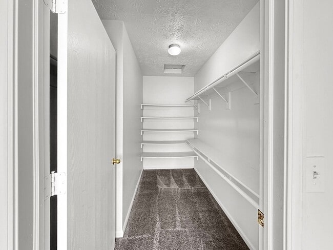 Building Photo - Battle Creek 3 Bedroom / 2 Bath Apartment ...