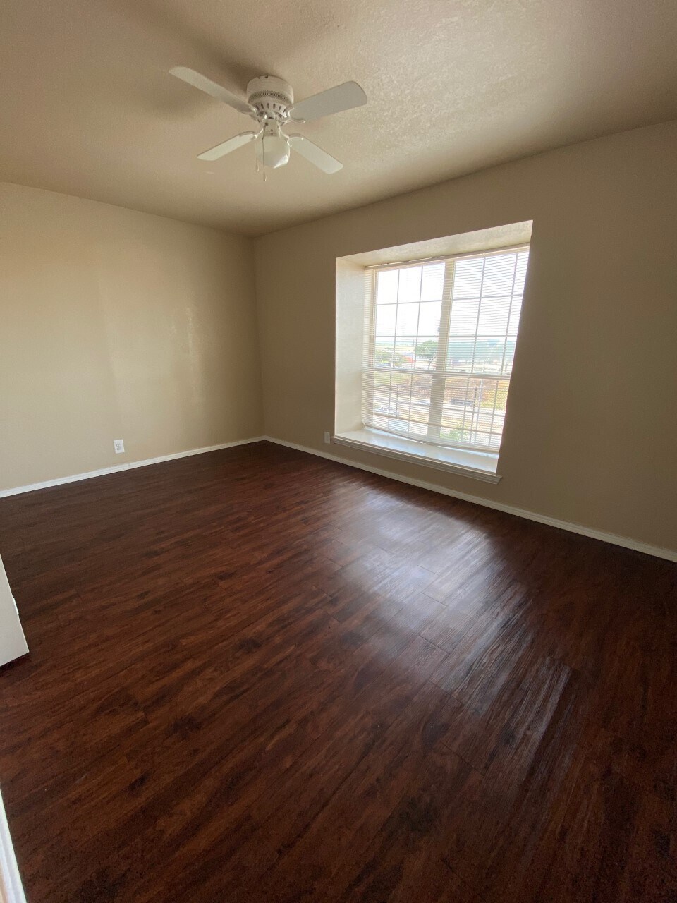 Building Photo - 2701 Green Oaks Rd