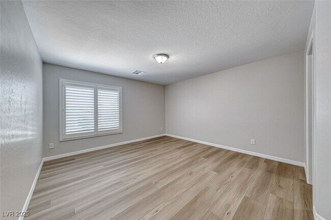 Building Photo - 259 Oakbrook Ridge Ave