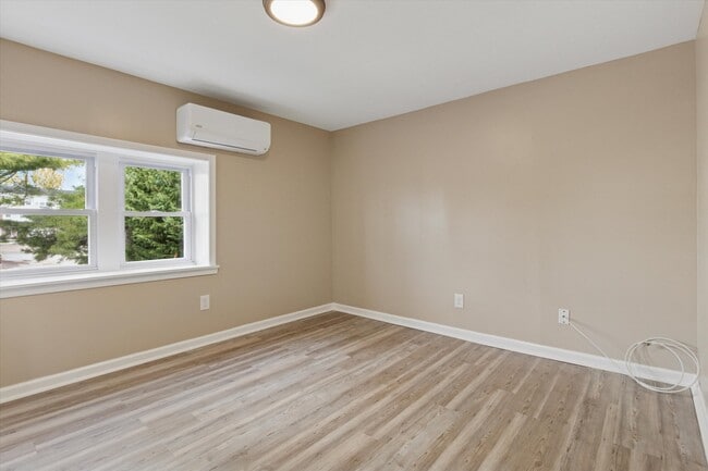 Building Photo - 39 W Front St