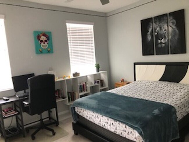 Building Photo - PRATICALLY BRAND NEW HOME IN GATED COMMUNITY!