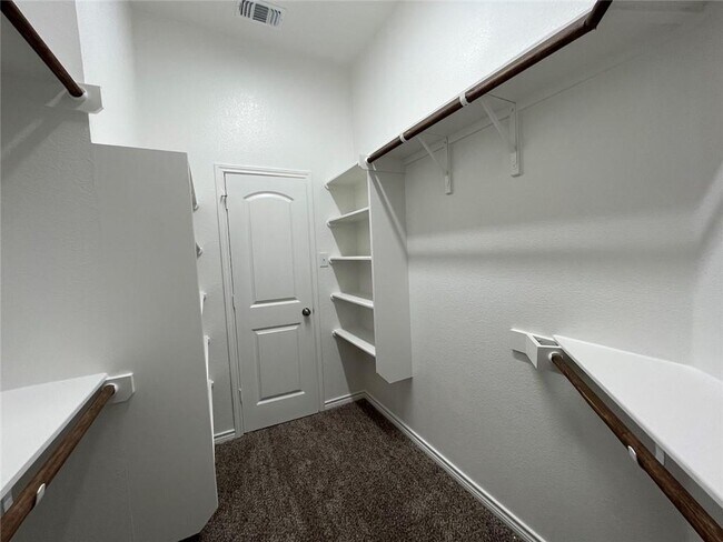 Building Photo - 806 Hollyhock Dr