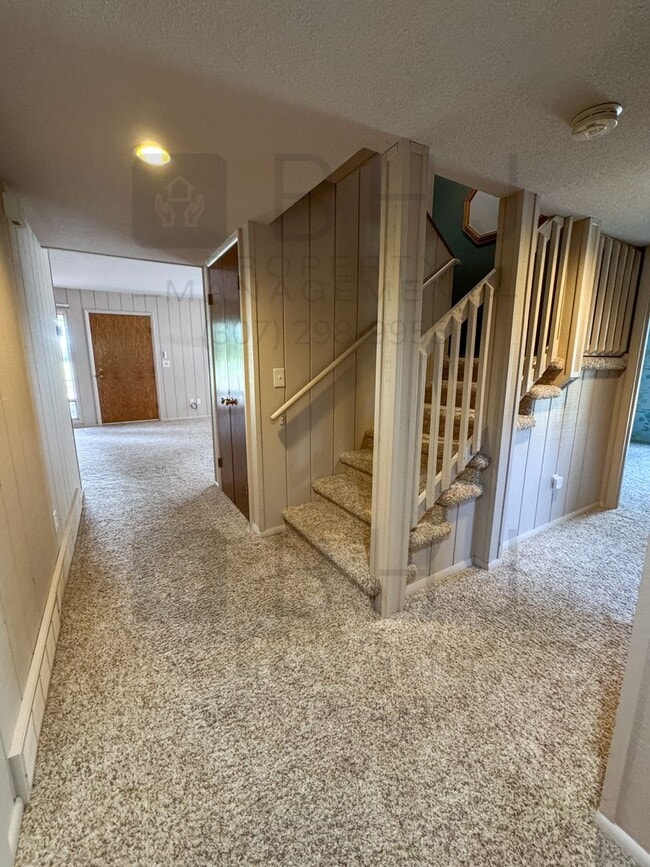 Building Photo - 21 Mills Ln