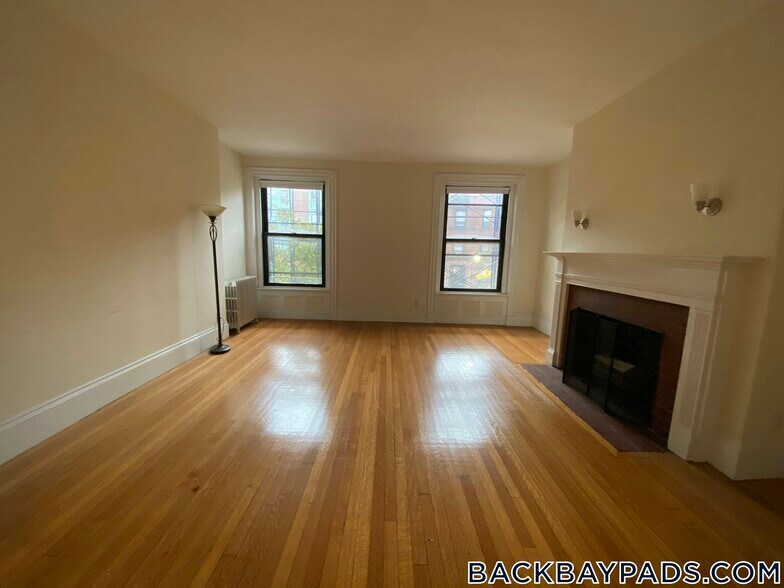 Building Photo - 504 Beacon St