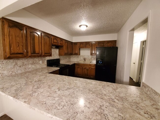 Building Photo - 106 N W Pk Dr