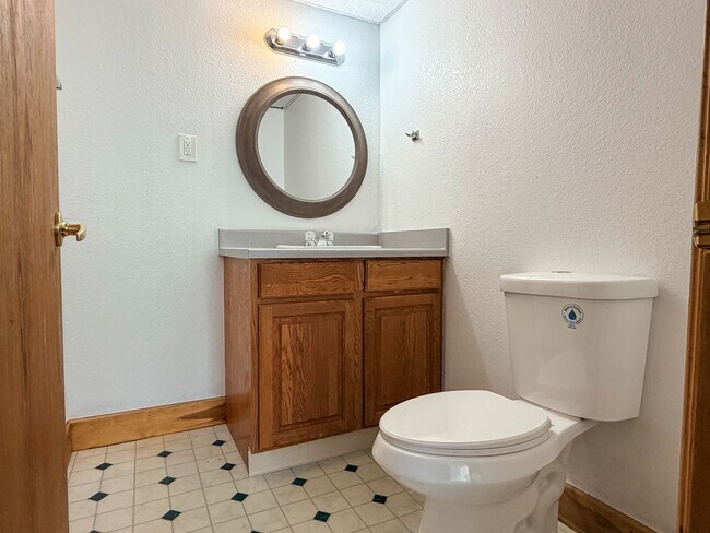 Building Photo - Single-Family Home in Littleton!