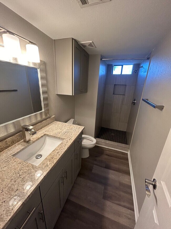 Building Photo - 1610 Waterloo Tr