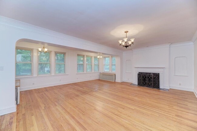 Building Photo - 6833 S Cregier Ave