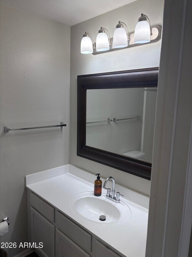 Building Photo - 930 N Mesa Dr