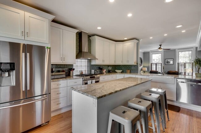 Primary Photo - 2125 N. Winchester-